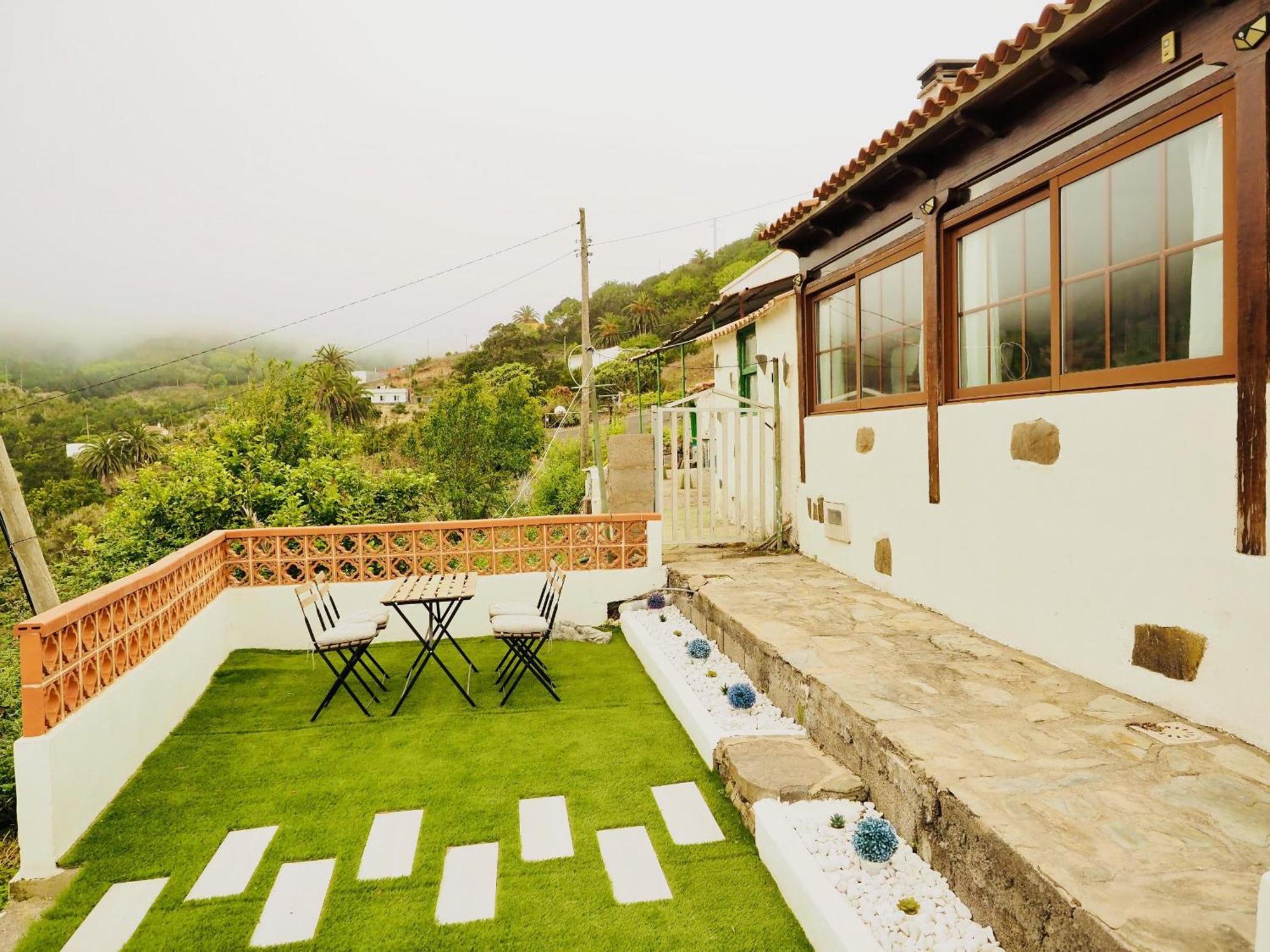 Holiday House Cruz De Tierno Agulo Exterior photo